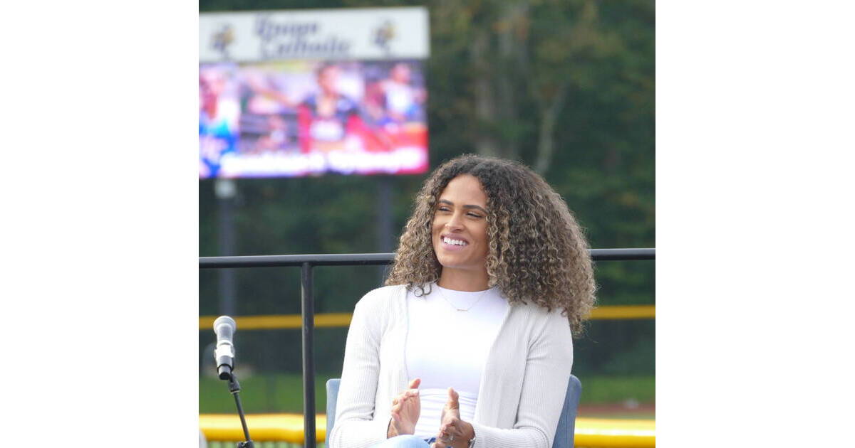Sydney McLaughlinLevrone Wins 2nd Gold with U.S. 4x400 Relay Victory