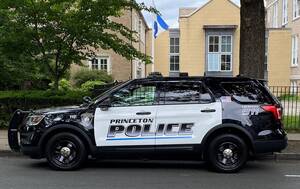 Carousel image d6607f96457d28574a63 police car  2 