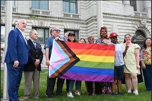 Carousel image ad17999eb651126bfaff best crop 990bec0572e1155a3e19 pride flag raising hc