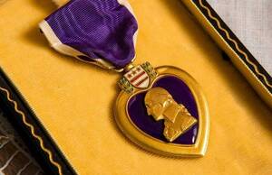 Carousel image b34ff309374fd7a788a1 best crop 5f86756fa96cee1492c3 purple heart medal