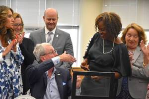 Carousel image 784036d9d89c4426dabb best crop 3d4fed murphy bill signing literacy