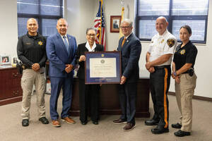Carousel image 4407ead6a21ec3d7973b best crop 599a884b0e121df613ed sheriff receiving accreditation