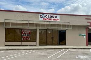 Carousel image 85cc8fec01e96173e472 best crop 2bd74eee3ffbd551370a smoke and vape 2