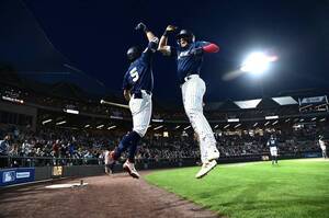 Carousel image 0d38cab42de67ca64326 best crop 9d270c24bce7834facfc sompixpats2024upintheair