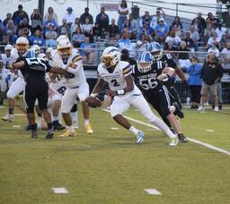 Carousel image ce31d6720e04da045bb1 best crop 5348305df1cea3f0c3de spotswood qb se mir tolbert brimage is chased by wood ridge eric hayes
