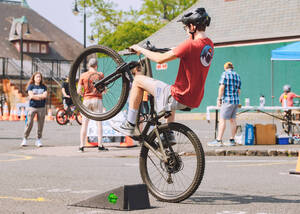 Carousel image 2d0461 tour de westfield wheelie