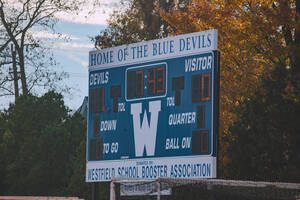 Carousel image 589f50 estfield football