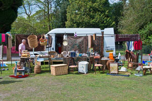 Carousel image 51b0a80e39ca3f62e6db yard sale